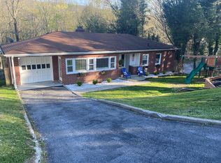 1102 S Groveland Dr, Bluefield, WV 24701