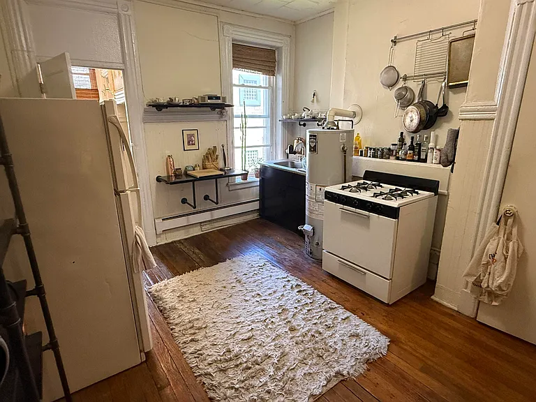 925 Park Ave #4R — Photo 6