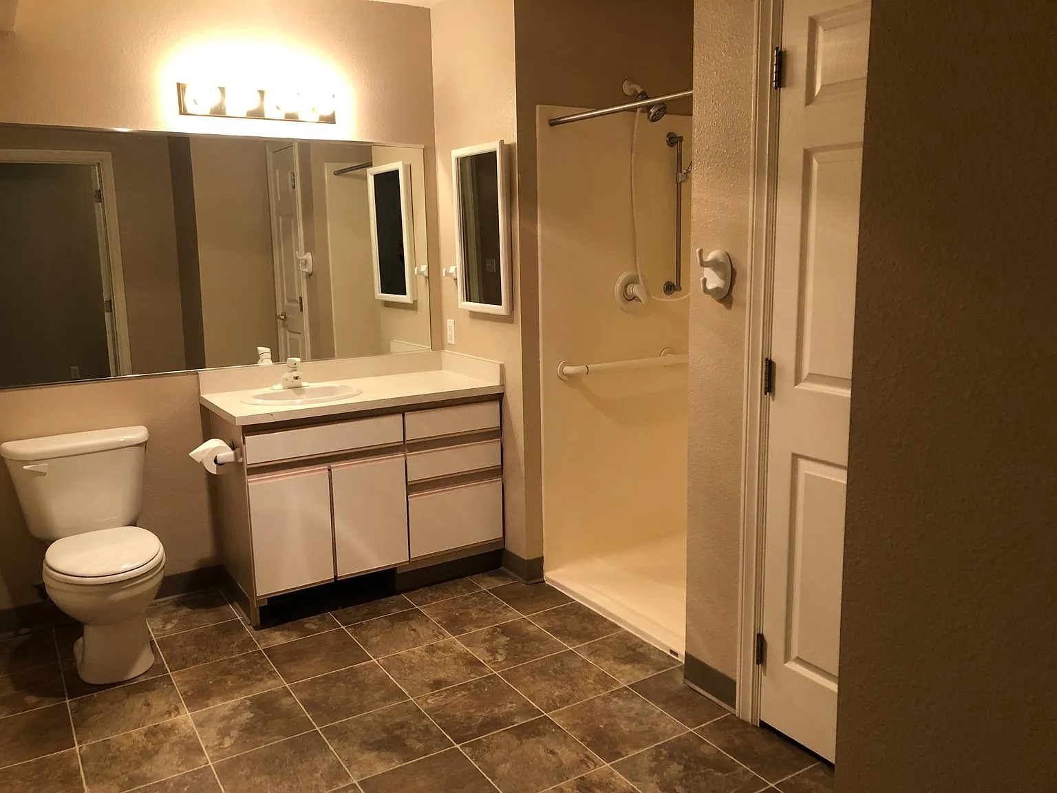 Studio, 488 sqft, $1,000 — Photo 4