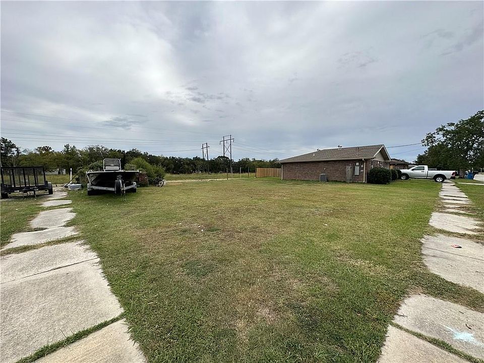 2nd image of 1901 Joseph Dr
