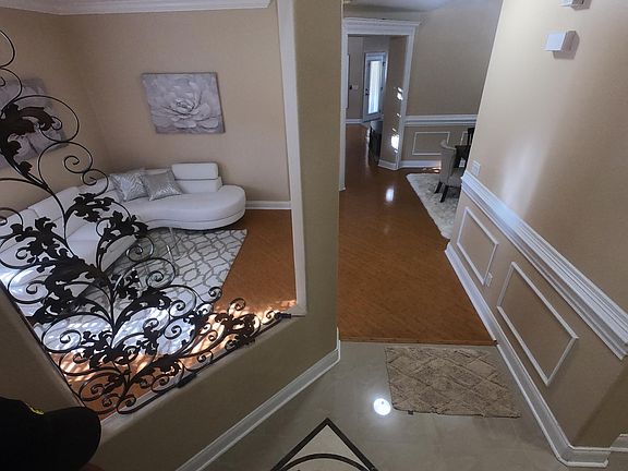 4th image of 6814 Sorrento St