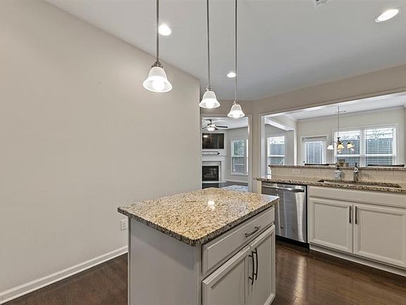 4th image of 2778 Village Park Bnd