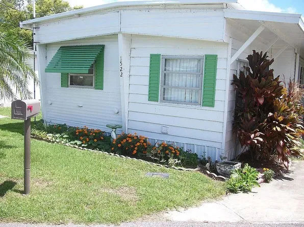 1522 S Shore Dr, Tavares, FL 32778