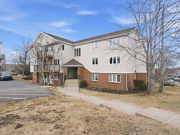 2nd image of 131 Farnham Gate Rd #201