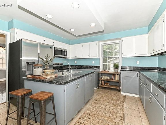 5th image of 1411 Lombard AVENUE