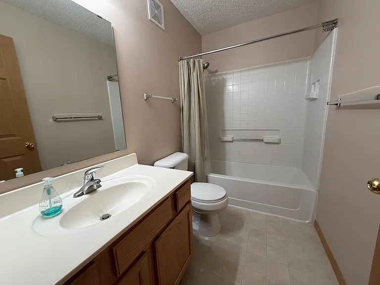 11007 Oak Grove Cir #B — Photo 16