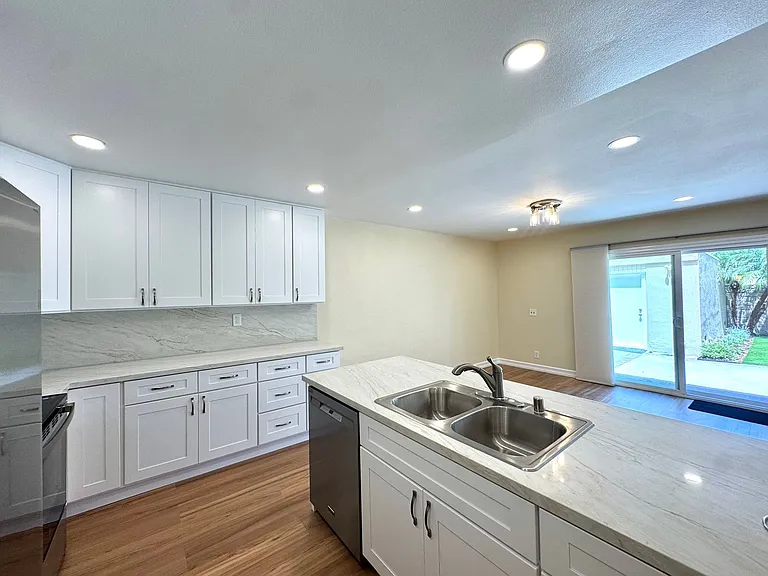 18229 Olympic Ct — Photo 4