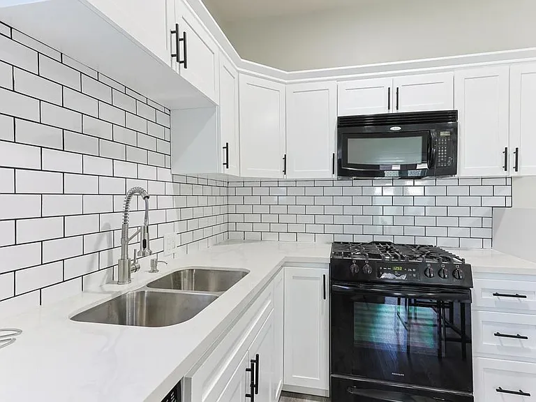 142 L St — Photo 7