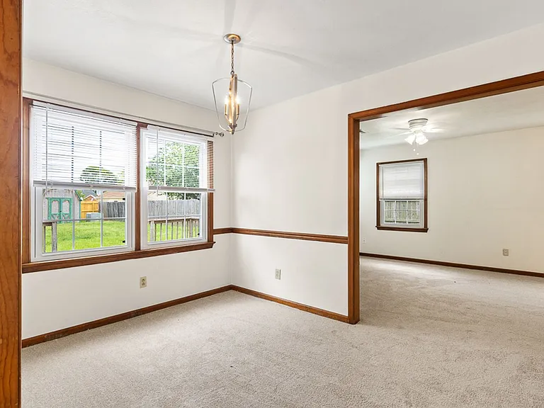 868 Avatar Dr — Photo 10