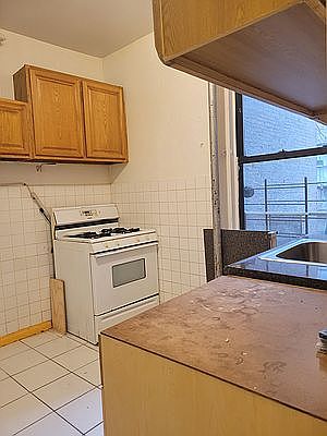 3rd image of 736 W 181st St APT 2L