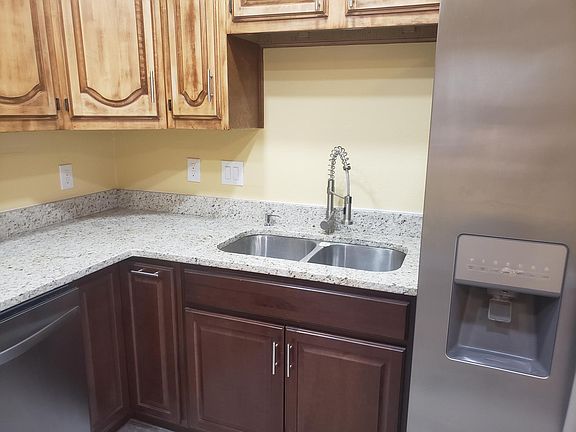 5th image of 246 Hillwood Dr