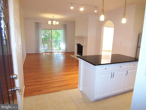 2nd image of 12937 Centre Park Cir