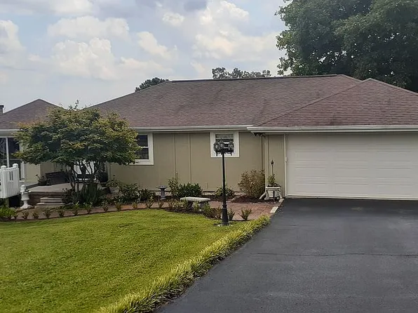 1031 Montcrest Dr, Lenoir City, TN 37771