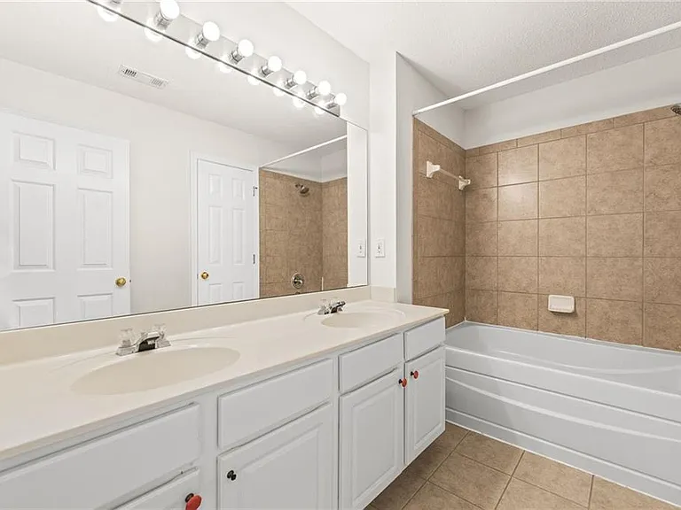 2704 Regent Walk Dr — Photo 29