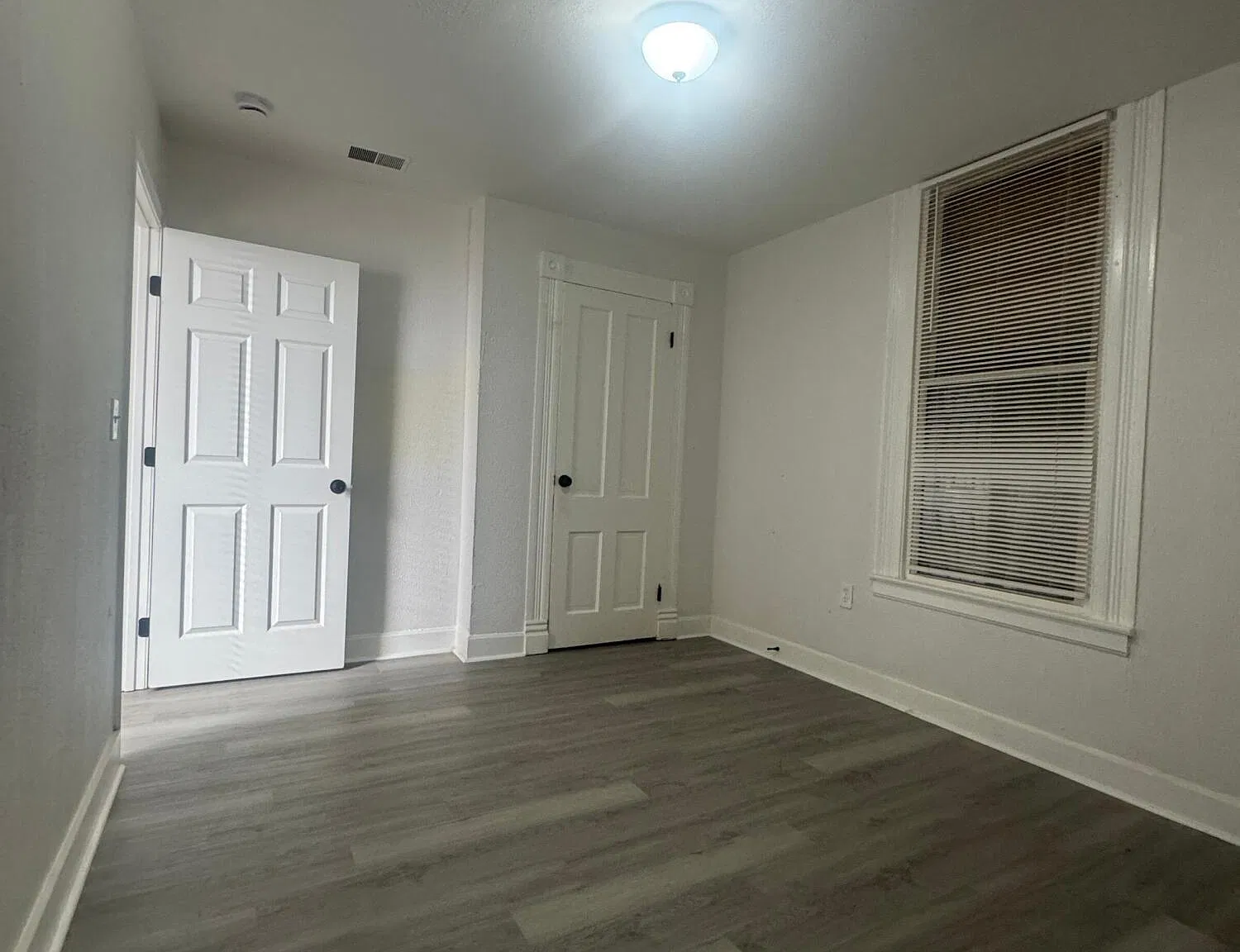2 bed, 1.0 bath, 978 sqft, $895 — Photo 3