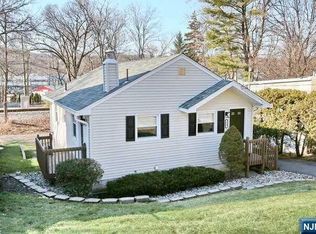 22 Garden Ave, Hawthorne, NJ 07506