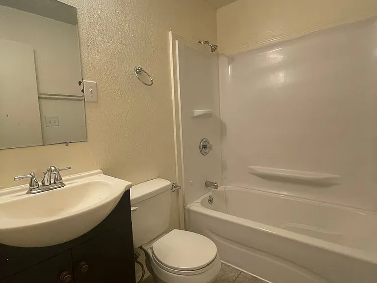 307 W McGee St — Photo 6