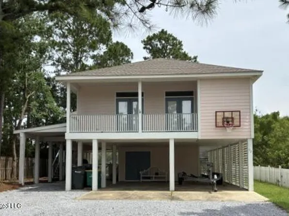 92 Elm Ln, Pass Christian, MS 39571