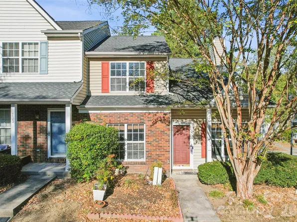735 Mountainwater Dr, Charlotte, NC 28262