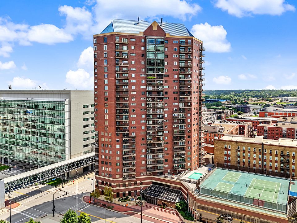 1st image of 300 Walnut St Unit 706