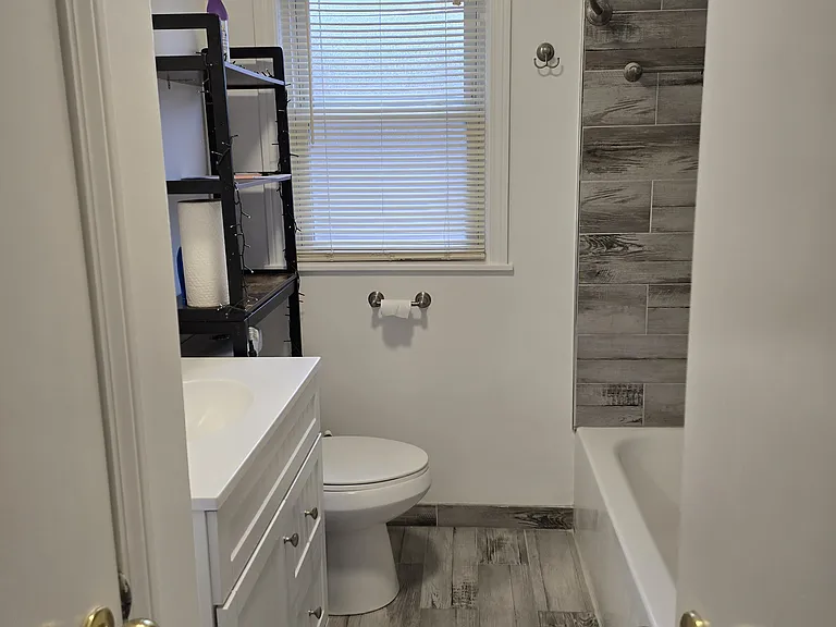 2143 N Nagle Ave #2 — Photo 4