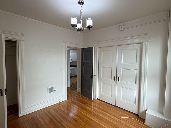 5th image of 900 Powell St APT 4