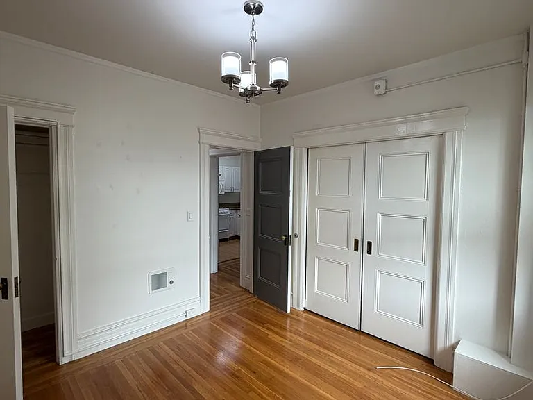 900 Powell St #4 — Photo 6