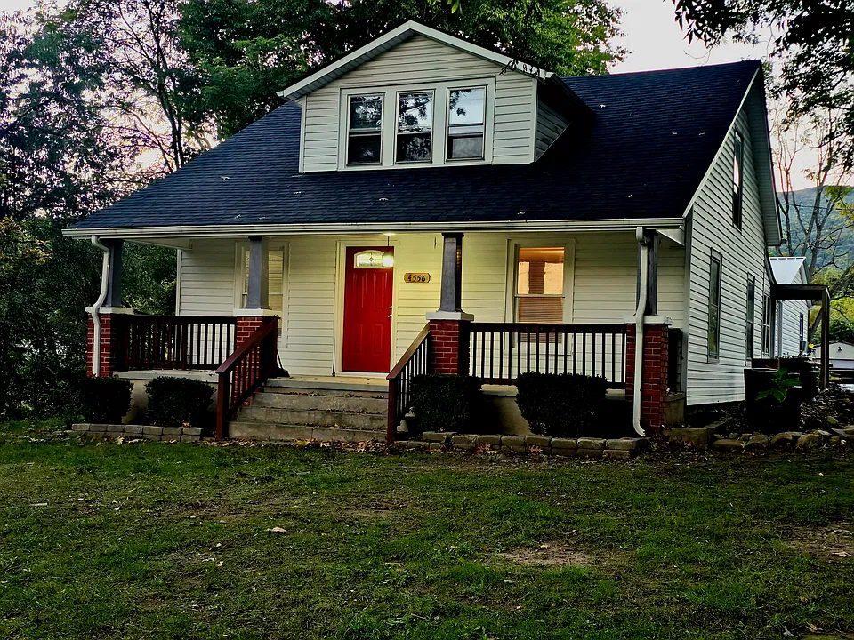 4556 Thurman Dr