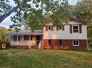 1225 Oak Tree Rd, Akron, OH 44320