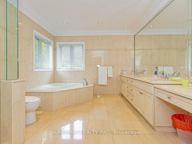 395 Princess Ave — Photo 29