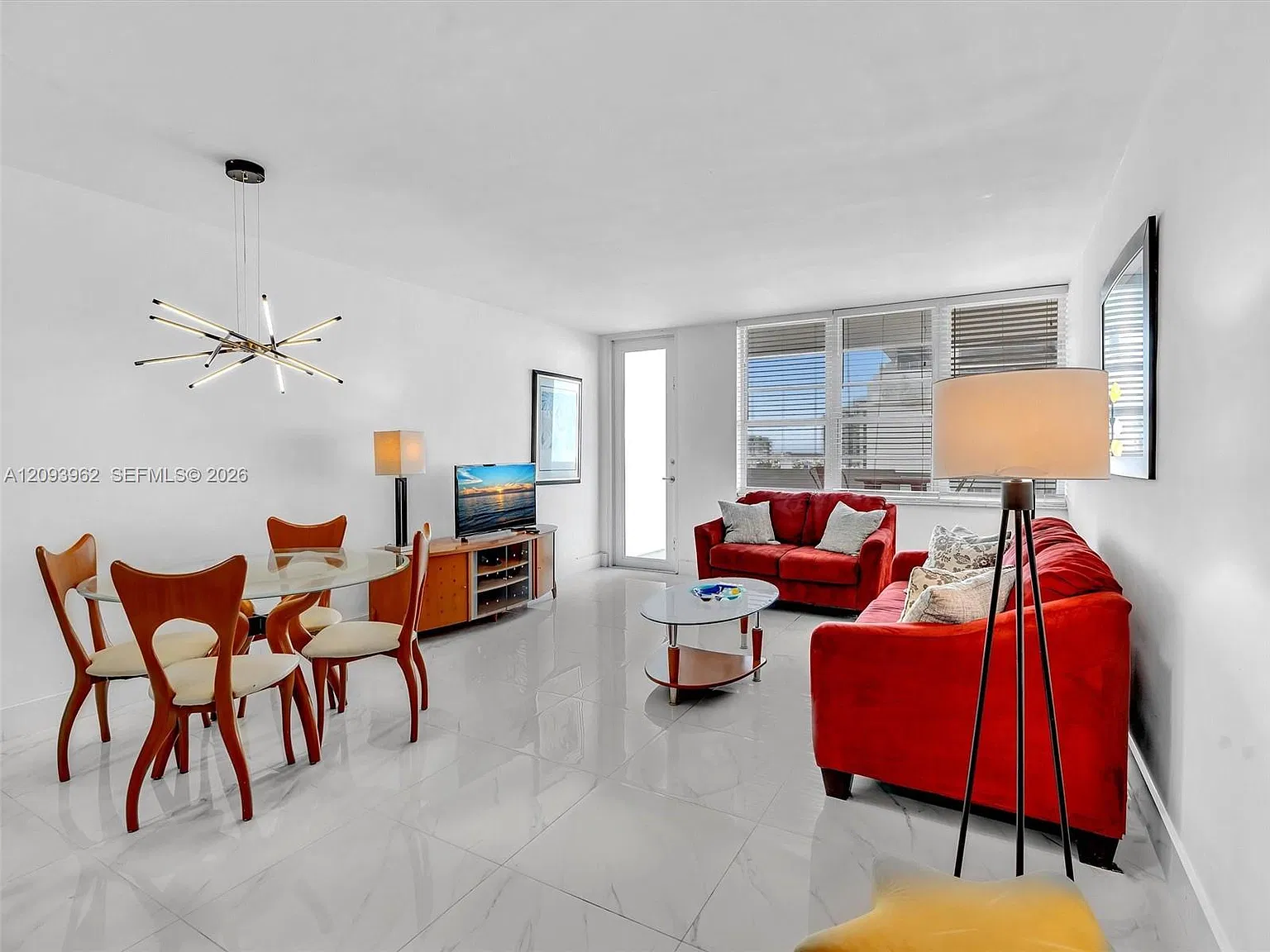 The Decoplage Condo — Photo 2