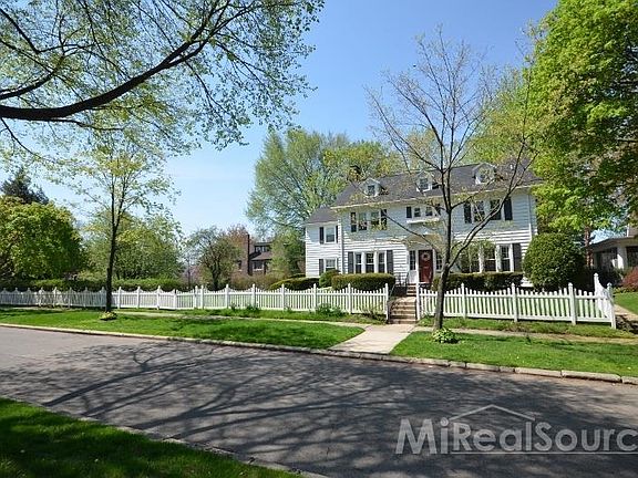 108x109 side lot included