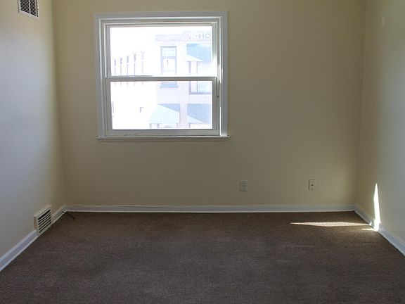 2nd image of 1414 Plainfield Ave NE APT 2