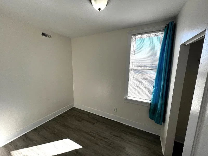 2 bed, $1,300 — Photo 4