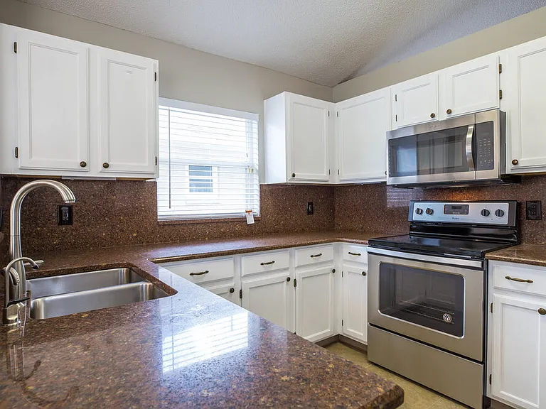 338 Lakebreeze Cir — Photo 9