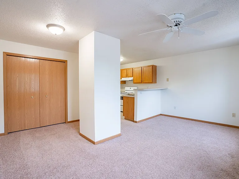 Fargo, ND Summit Point | 01A | Living