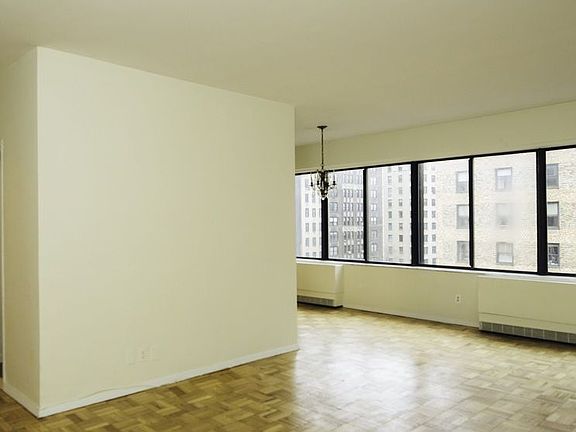 3rd image of 900 Park Ave APT 7D