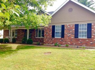 2434 Maple Crossing Dr, Ballwin, MO 63011