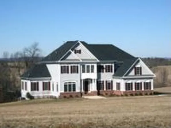 12856 April Cir, Lovettsville, VA 20180
