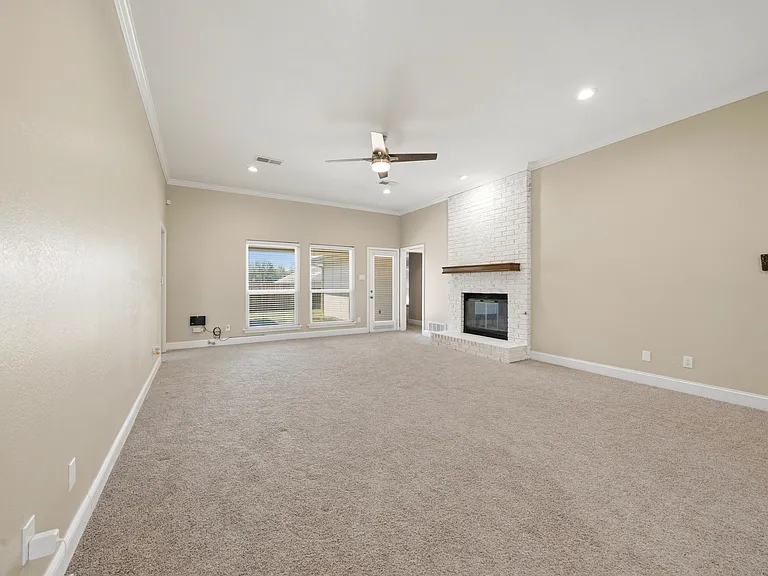 4925 Longwood Ct — Photo 11