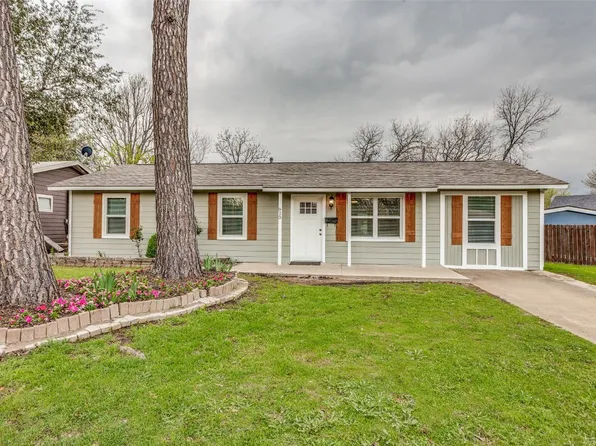 613 Aransas Dr, Euless, TX 76039