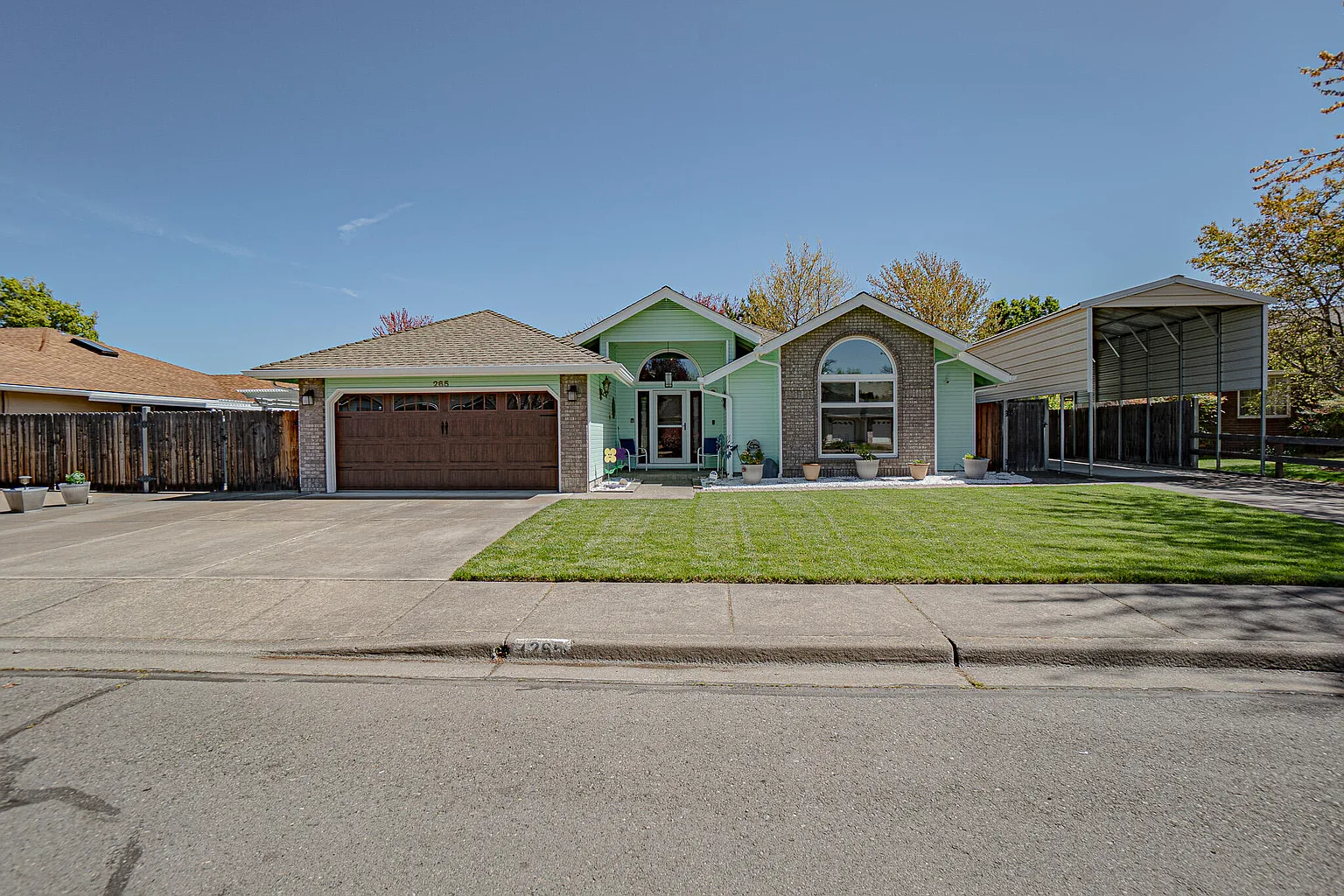 265 Brandon St photo 1