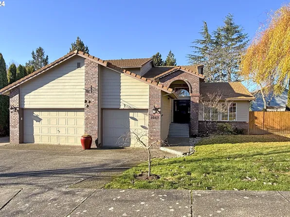 1067 SE Dogwood Ln, Gresham, OR 97080