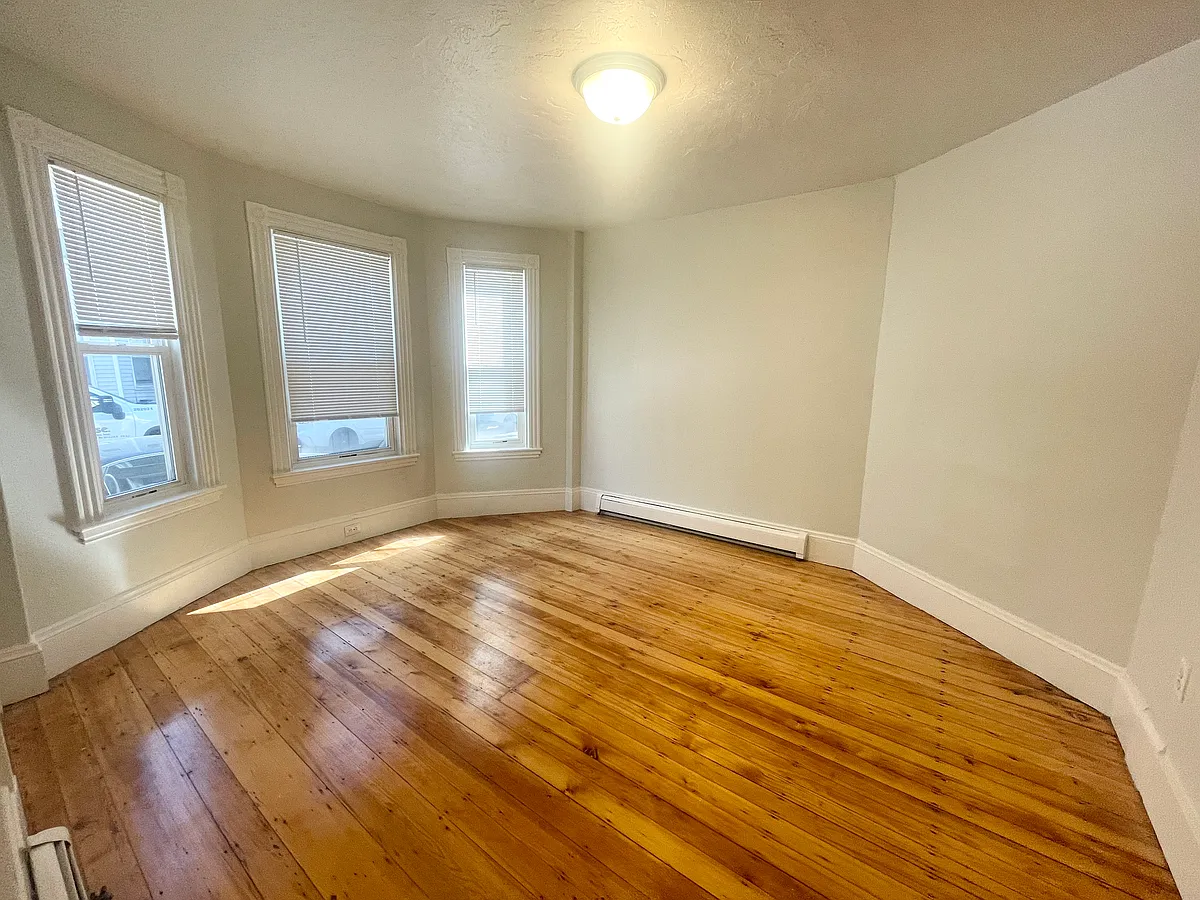Building Photo - 22 Howell St #1R
