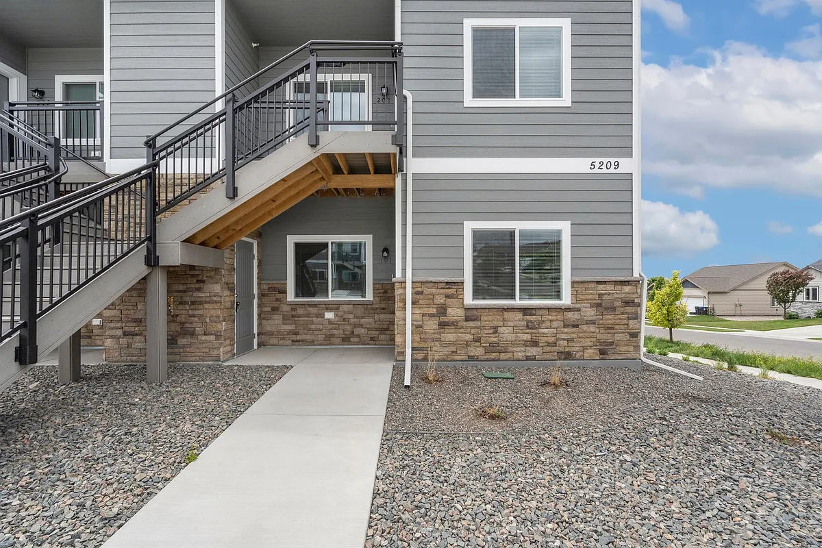 Building Photo - 5209 Shadow Rock Dr