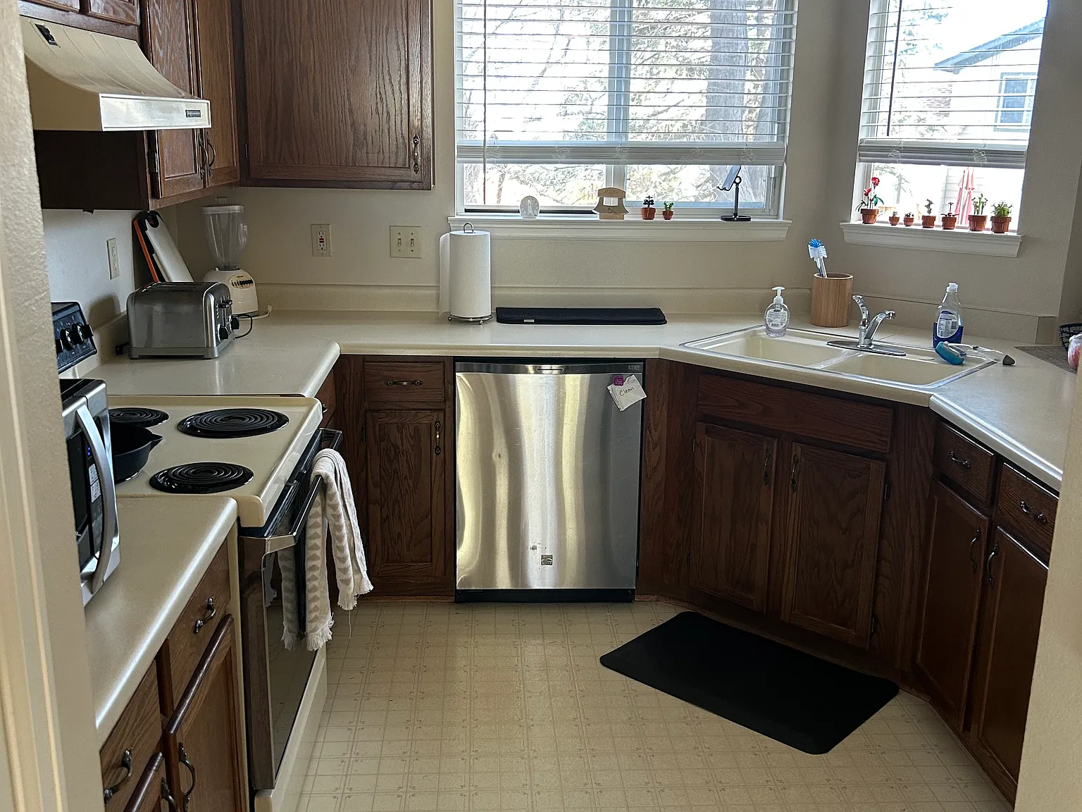 6 bed, 3774 sqft, $850 — Photo 2