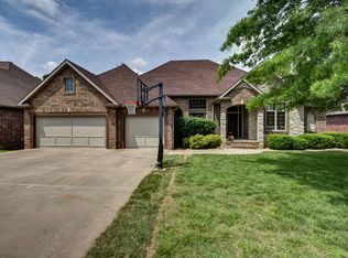 1521 E Wood Oaks St, Springfield, MO 65804