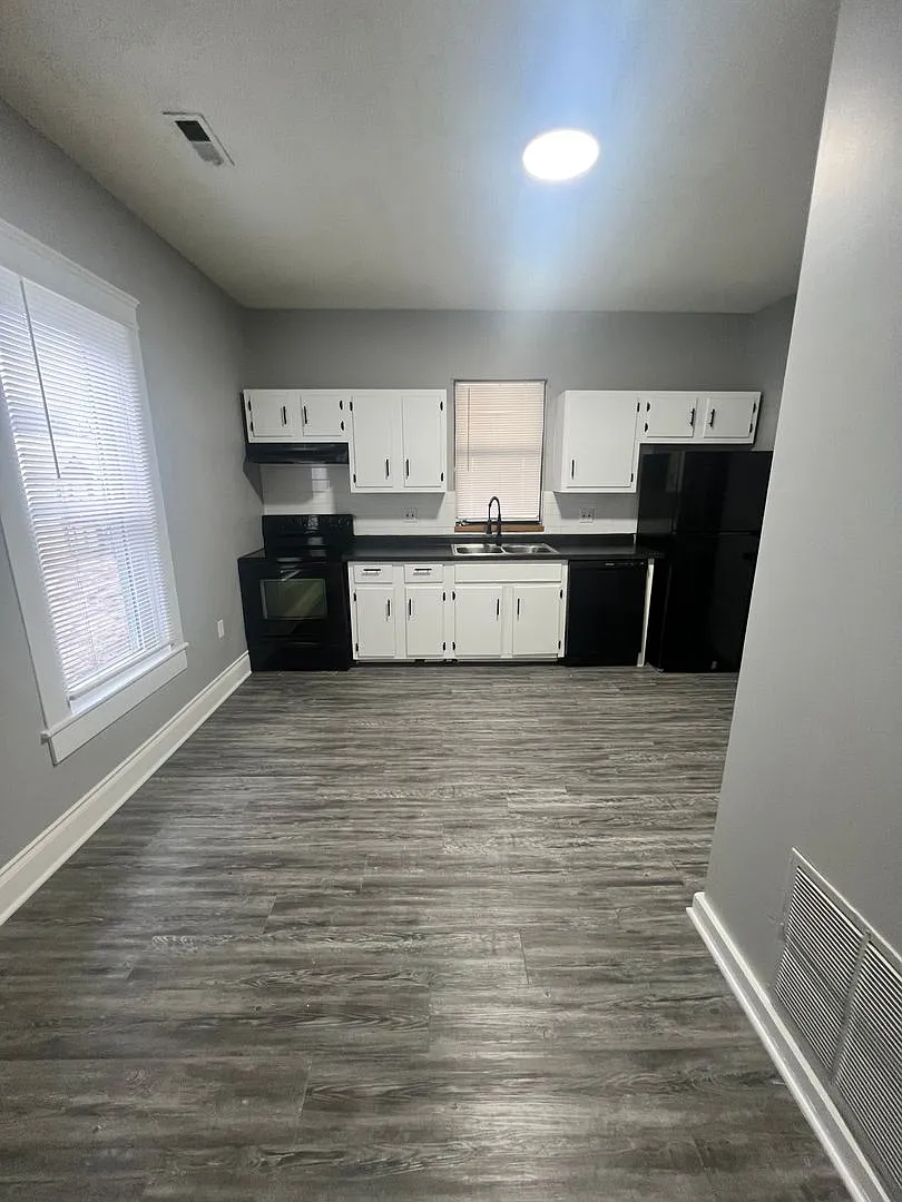 2 Bed 1 Bath — Photo 4