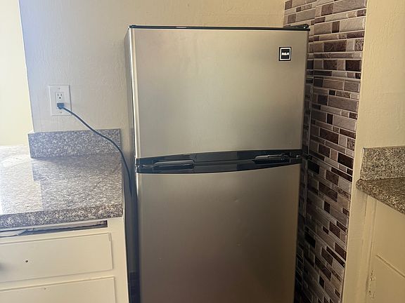 5th image of 1161 Laurel St APT 1