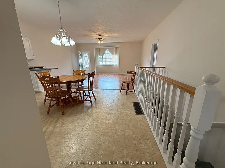 260 Martha St — Photo 3